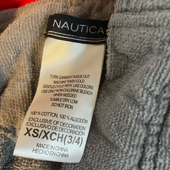 Robes - Picture 2 of 3